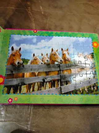 Libro-puzzle infantil sobre caballos. Incluye 4