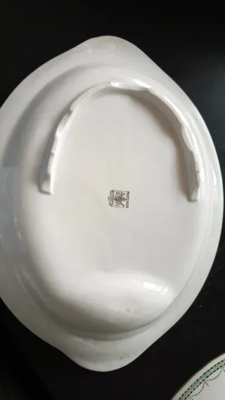 Fuente porcelana antigua con tapa