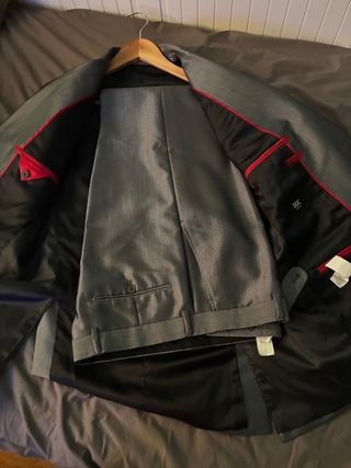 Traje nuevo talla en las fotos