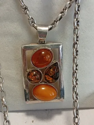 Collana con pendente in argento 925 e ambra