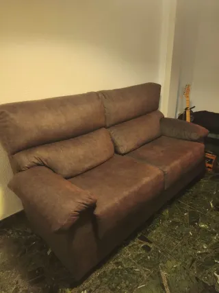 Sofá de tela gris (1.5 años)