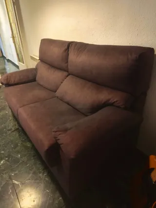 Sofá de tela gris (1.5 años)