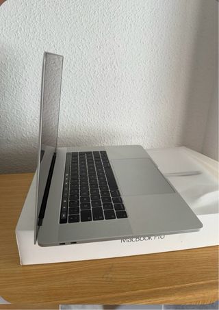 MacBook pro 15’’ 2019 i7 16GB Ram Solo 200 ciclos