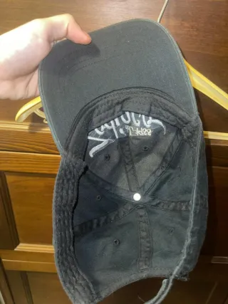 Cappello nero zodiaco