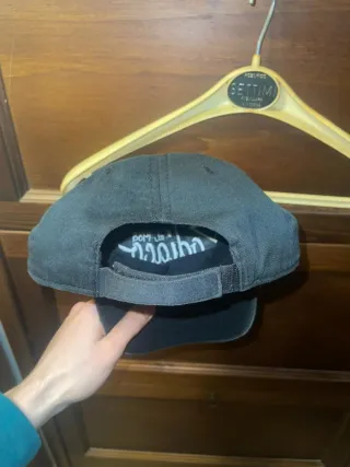 Cappello nero zodiaco