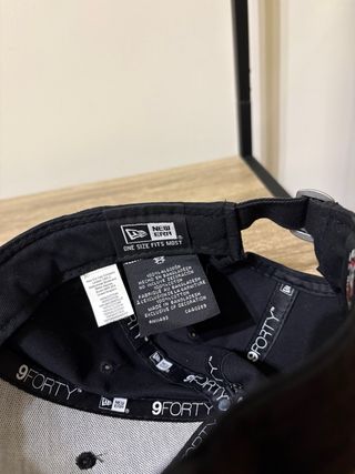 Gorra New Era NY Negra y Dorada