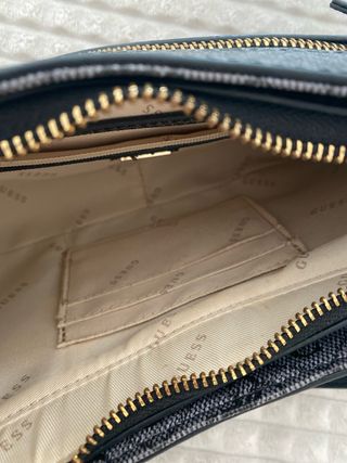 Bolso Guess Negro y Gris
