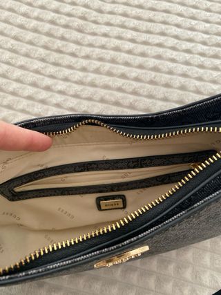 Bolso Guess Negro y Gris