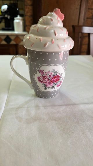 Tazza da tè con coperchio a forma di cupcake