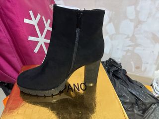 Botines negros de tacón