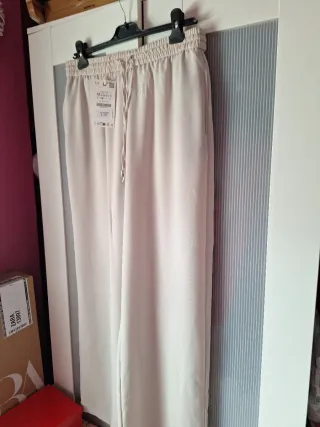 Pantalón fluido de zara, para una L