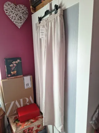 Pantalón fluido de zara, para una L