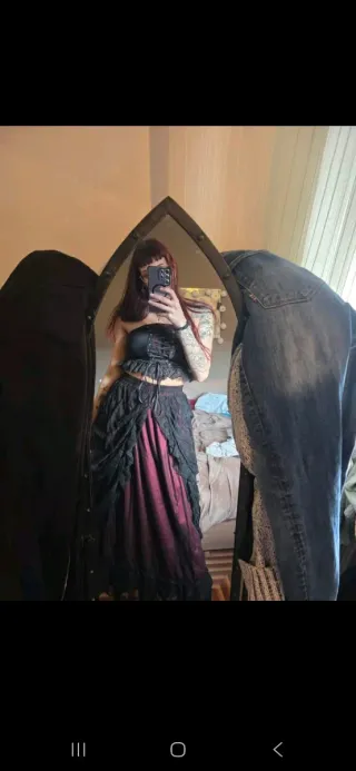 Falda Gótica con encaje