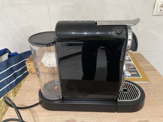 Cafetera Nespresso DeLonghi Negra