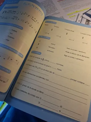 Libro de musica y lenguaje musical.