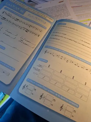Libro de musica y lenguaje musical.