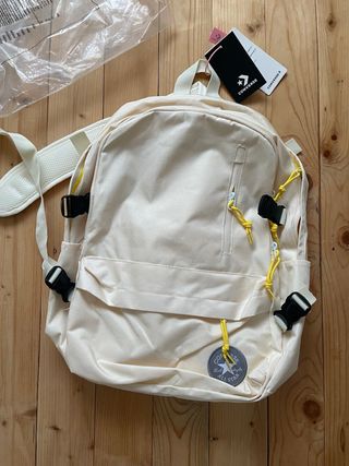 Mochila Converse Beige con Detalles Amarillos