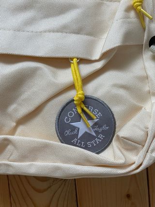 Mochila Converse Beige con Detalles Amarillos