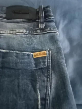 Due paia di jeans da uomo