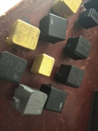 Relés Mercedes Hella 12V (5€/unidad)