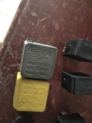 Relés Mercedes Hella 12V (5€/unidad)