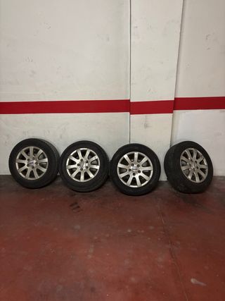 4 Ruedas con Llantas