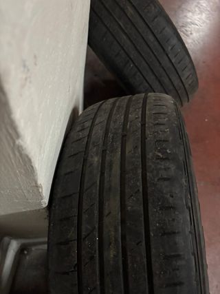 4 Ruedas con Llantas