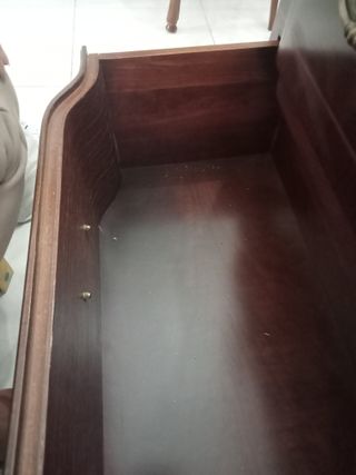 Cómoda de madera robusta