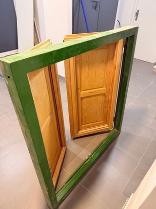 Ventana de madera de pino