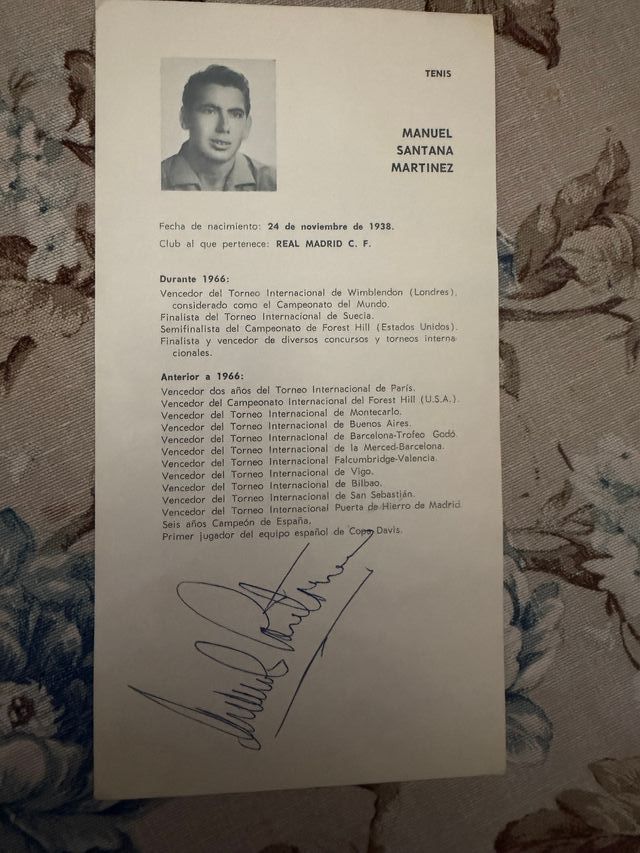 Firma Manolo Santana historial deportivo