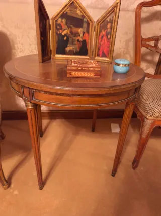 Mesa auxiliar de madera maciza