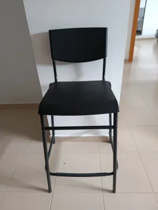 Taburete negro ikea