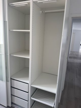 Armario modular blanco y cristal KOMPLEMENT