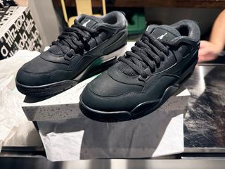 Air Jordan 4 RM, nuevas, sin nada de uso