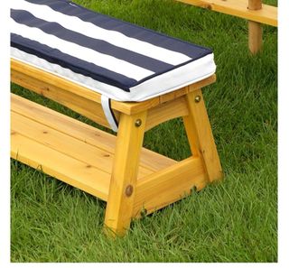 Conjunto jardín de mesa y 2 bancos para niños.