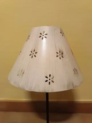 Lámpara de mesa metálica