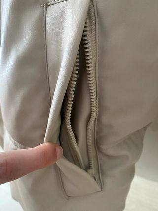 Anorak acolchado Zara beige con capucha