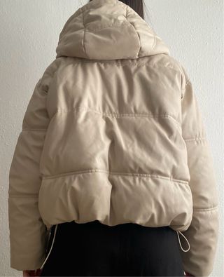 Anorak acolchado Zara beige con capucha
