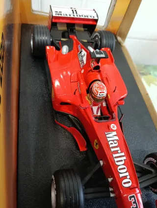Ferrari F2000 Schumacher 1:18 Hot Wheels