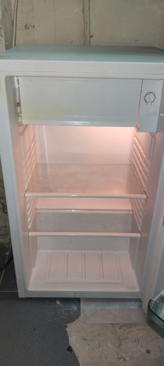 Frigorífico pequeño blanco