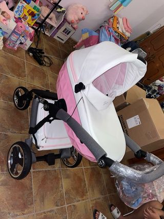 Carro de bebé blanco y rosa