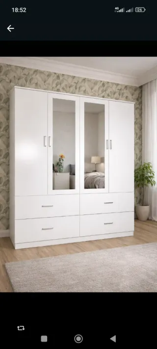 Armario 4 puertas con espejo.