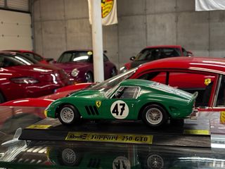 Ferrari 250 GTO #47 David Piper 1:12 Revell