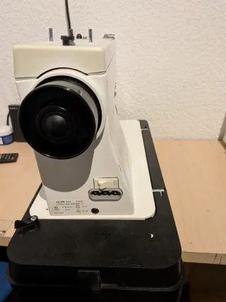 máquina de coser doméstica Alfa Zig-Zag.