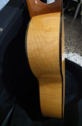 Guitarra de arce