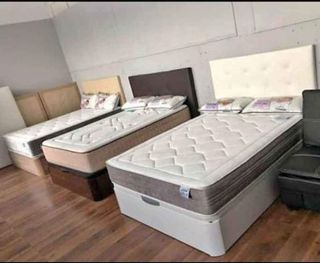 Canapé y colchón de matrimonio seminuevos