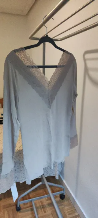 Camiseta cuello pico manga larga