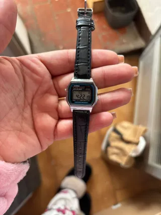 Reloj Casio A159W correa negra modificada.