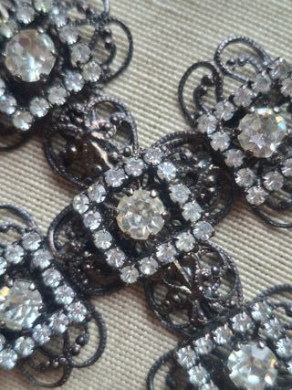 Collana (cordino più ciondolo) e orecchini