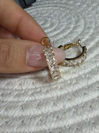 Orecchini cerchio con strass intarsiati